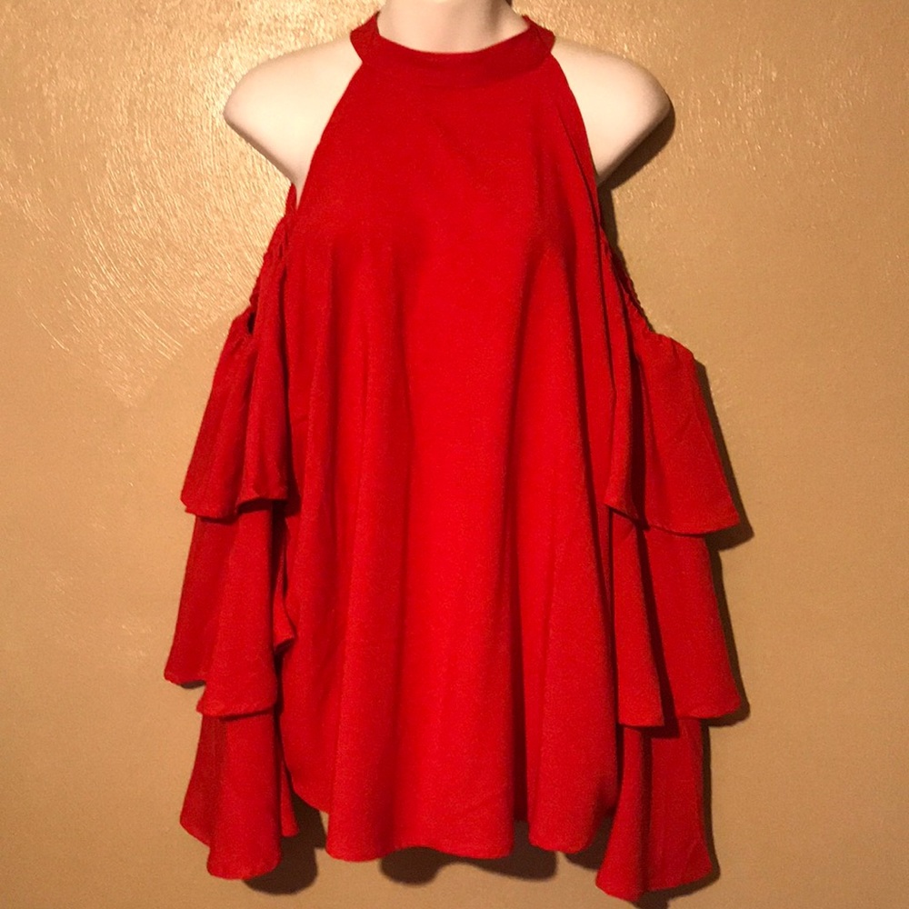 Ashley Stewart red top 14/16 cold shoulders